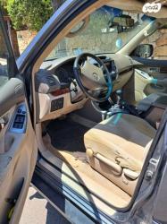 טויוטה לנד קרוזר ארוך 4X4 STD אוט' דיזל 8 מק' 3.0 (166 כ''ס) דיזל 2