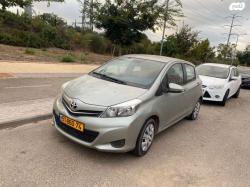טויוטה יאריס Style אוט' 1.3 (99 כ"ס) בנזין 2012 למכירה בפרדסיה