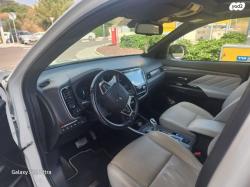 מיצובישי אאוטלנדר PHEV 4X4 Luxury הייבריד אוט' 5 מק' 2.4 (135 כ''ס) ה