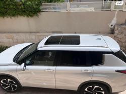 מיצובישי אאוטלנדר Premium אוט' 7 מק' 2.5 (181 כ"ס) בנזין 2022 למכיר