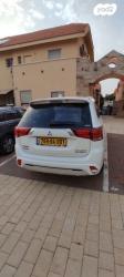 מיצובישי אאוטלנדר PHEV 4X4 Luxury הייבריד אוט' 5 מק' 2.4 (135 כ''ס) ה