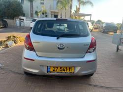 יונדאי i20 Insight אוט' 1.4 (100 כ"ס) בנזין 2013 למכירה בנס ציונה