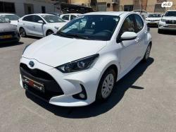 טויוטה יאריס הייבריד Flow אוט' 1.5 (92 כ"ס) בנזין 2023 למכירה במ