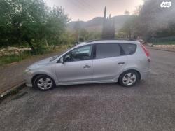 יונדאי i30CW Inspire סטיישן אוט' 1.6 (126 כ''ס) בנזין 2011 למכירה בקר
