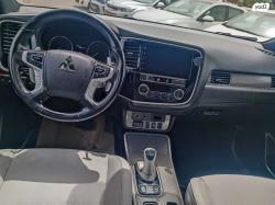 מיצובישי אאוטלנדר PHEV 4X4 Luxury הייבריד אוט' 5 מק' 2.4 (135 כ''ס) ה