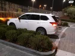 מיצובישי אאוטלנדר PHEV 4X4 Luxury הייבריד אוט' 5 מק' 2.4 (135 כ''ס) ה