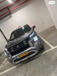 מיצובישי אאוטלנדר Premium אוט' 7 מק' 2.5 (181 כ"ס) בנזין 2023 למכיר