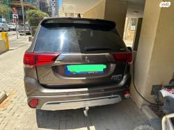 מיצובישי אאוטלנדר PHEV 4X4 Luxury הייבריד אוט' 5 מק' 2.4 (135 כ''ס) ה