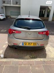 אלפא רומיאו ג'ולייטה Competizione אוטומט 1.4 (170 כ"ס) בנזין 2015 למ