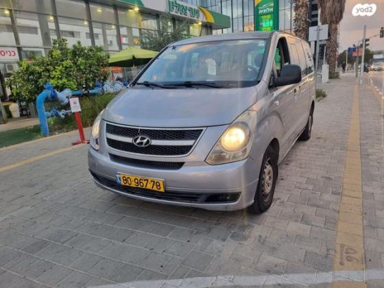 יונדאי i800 GLS CRDI מיניבוס ידני דיזל 8 מק' 2.5 (136 כ"ס) דיזל 2012 למכירה בגני תקווה