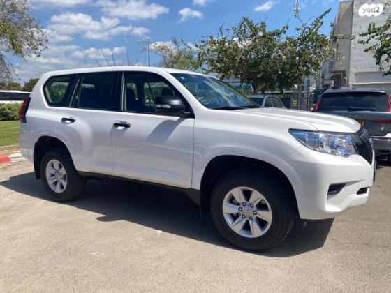 טויוטה לנד קרוזר ארוך TS 7 אוט' 7 מק' דיזל 5 דל' 2.8 (204 כ"ס) דיזל 2022 למכירה ברעננה