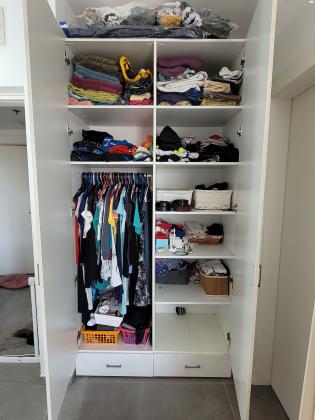 ארון בגדים איכותי במצב כמו חדש