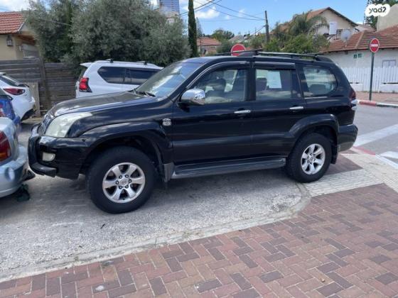טויוטה לנד קרוזר ארוך 4X4 STD אוט' דיזל 8 מק' 3.0 (166 כ''ס) דיזל 2007 למכירה בכפר סבא