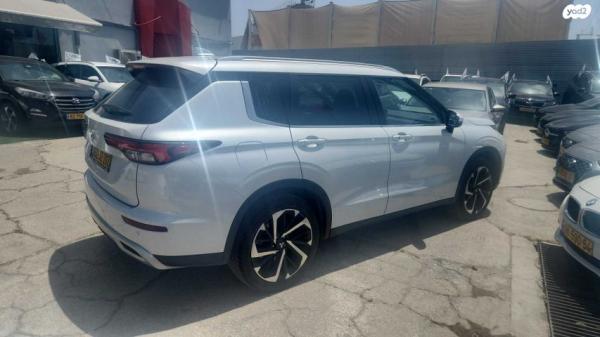 מיצובישי אאוטלנדר Instyle אוט' 7 מק' 2.5 (181 כ"ס) בנזין 2022 למכירה בראשון לציון