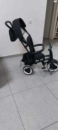 תלת אופן בצבע שחור במצב