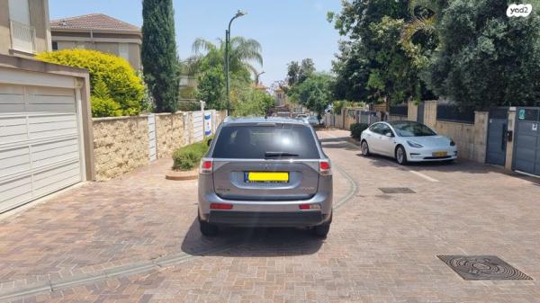 מיצובישי אאוטלנדר Instyle אוט' 7 מק' 2.0 (150 כ"ס) בנזין 2015 למכירה בנס ציונה