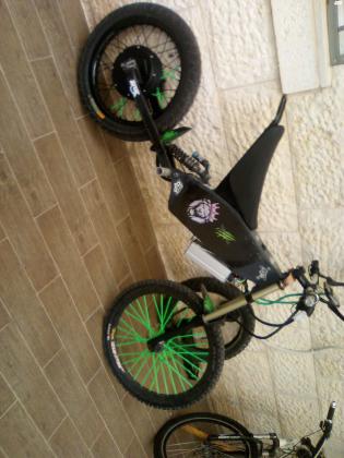 מושקעות בארגזים של כסף שילדה