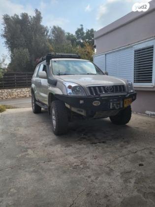 טויוטה לנד קרוזר ארוך 4X4 Luxury אוט' דיזל 8 מק' 3.0 (166 כ''ס) דיזל 2005 למכירה בכפר חסידים ב'