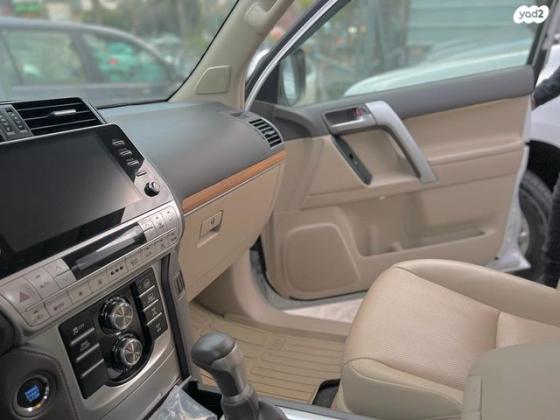 טויוטה לנד קרוזר ארוך Sahara אוט' 7 מק' דיזל 5 דל' 2.8 (204 כ"ס) דיזל 2021 למכירה בערערה בנגב