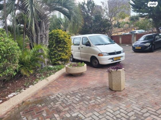 טויוטה הייאס קצר STD אוט' דיזל 2.5 (102 כ''ס) דיזל 2003 למכירה באשדוד