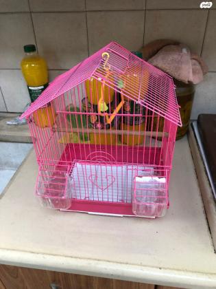 למכירה מתקנים לאוכל ושתייה לתוכים,וגם