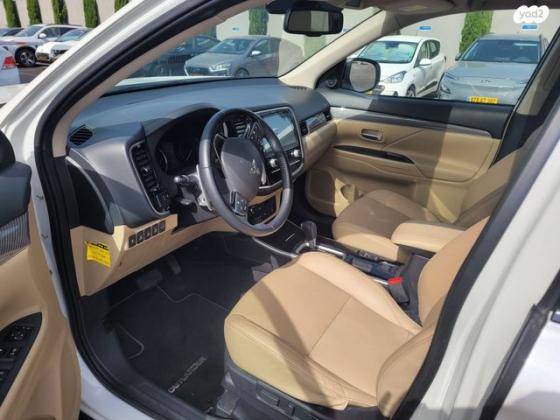 מיצובישי אאוטלנדר Premium אוט' 7 מק' 2.0 (150 כ''ס) בנזין 2020 למכירה בנתניה