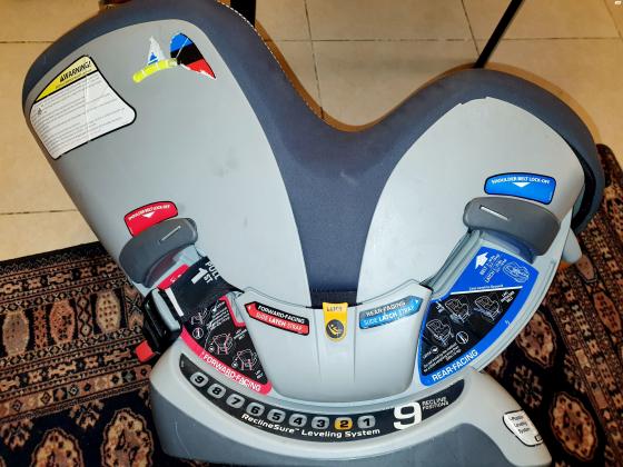 כיסא בטיחות בתוקף כמו חדש