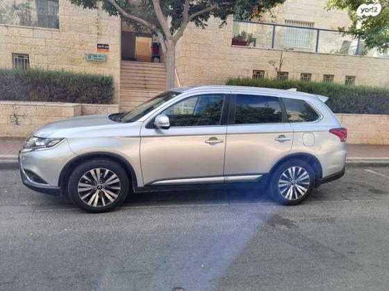 מיצובישי אאוטלנדר Premium אוט' 7 מק' 2.0 (150 כ''ס) בנזין 2019 למכירה במודיעין מכבים רעות