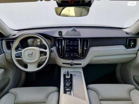 וולוו XC40 T4 Momentum with Leather אוט' 2.0 (190 כ''ס) בנזין 2019 למכירה בראשון לציון