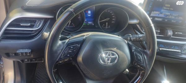 טויוטה C-HR Chic הייבריד אוט' 1.8 (98 כ"ס) בנזין 2019 למכירה בבן שמן