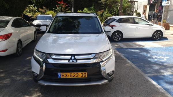 מיצובישי אאוטלנדר Instyle אוט' 7 מק' 2.0 (150 כ"ס) בנזין 2016 למכירה בנצרת