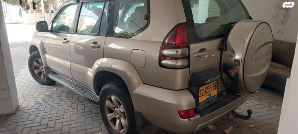 טויוטה לנד קרוזר ארוך 4X4 Luxury אוט' דיזל 8 מק' 3.0 (166 כ''ס) דיזל 2004 למכירה בתל אביב יפו