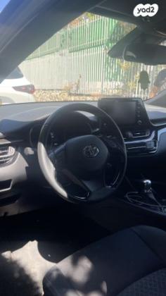 טויוטה C-HR Chic הייבריד אוט' 1.8 (98 כ"ס) בנזין 2023 למכירה ברמת גן