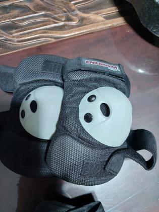 קסדה,מגיני ידיים,מגיני ברכיים ומגיני מרפ...