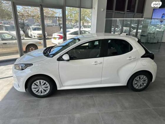 טויוטה יאריס הייבריד Flow Plus אוט' 1.5 (92 כ"ס) בנזין 2023 למכירה באשדוד