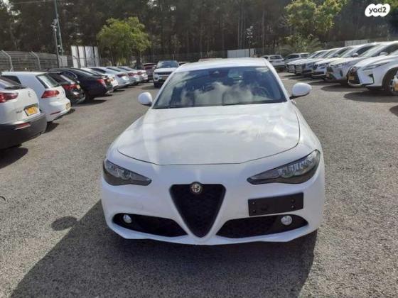 אלפא רומיאו ג'וליה Milano אוט' 2.0 (197 כ"ס) בנזין 2018 למכירה בעספיא