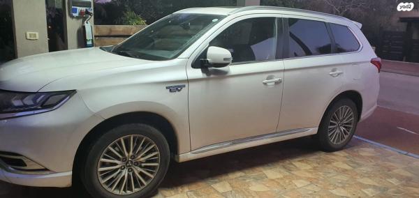 מיצובישי אאוטלנדר PHEV 4X4 Luxury הייבריד אוט' 5 מק' 2.4 (135 כ''ס) היברידי חשמל / בנזין 2020 למכירה בחנתון