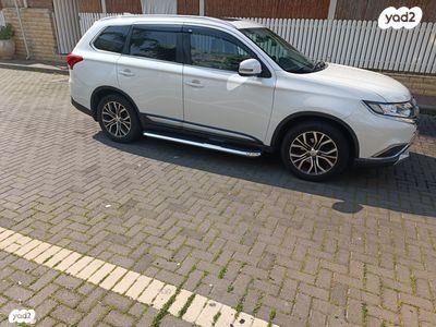 מיצובישי אאוטלנדר Premium אוט' 7 מק' 2.0 (150 כ''ס) בנזין 2017 למכירה בנהריה