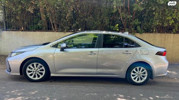 טויוטה קורולה הייבריד Sense סדאן אוט' 1.8 (98 כ''ס) בנזין 2022 למכירה בחיפה