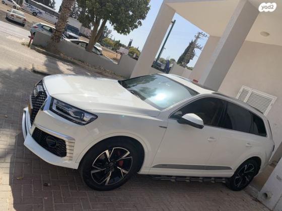 אאודי Q7 4X4 אוט' דיזל 5 מק' 3.0 (218 כ''ס) דיזל 2016 למכירה בכפר סבא
