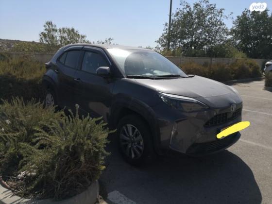 טויוטה יאריס קרוס HSD Urban אוט' 1.5 (92 כ''ס) בנזין 2023 למכירה במודיעין מכבים רעות