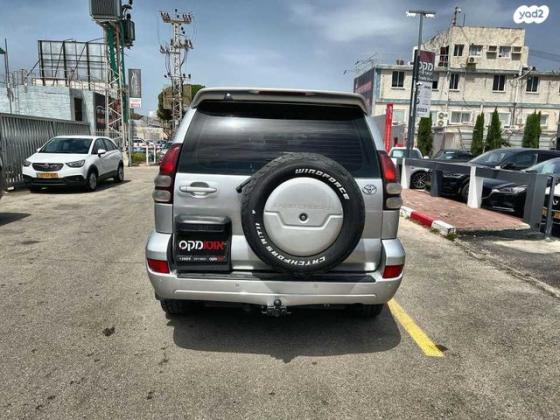 טויוטה לנד קרוזר ארוך 4X4 Luxury אוט' דיזל 8 מק' 3.0 (166 כ''ס) דיזל 2005 למכירה בתל אביב יפו