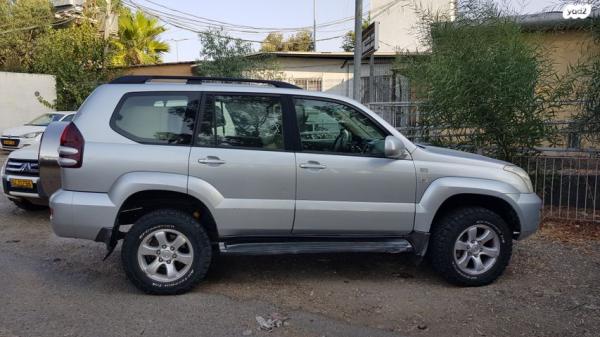 טויוטה לנד קרוזר ארוך 4X4 Luxury אוט' 8 מק' 4.0 (250 כ''ס) בנזין 2008 למכירה ברמת גן