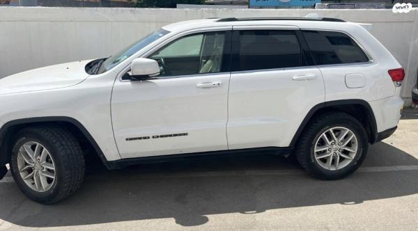 ג'יפ / Jeep גרנד צ'ירוקי 4X4 Laredo + SR אוט' 3.6 (282 כ''ס) בנזין 2018 למכירה בקרית אונו