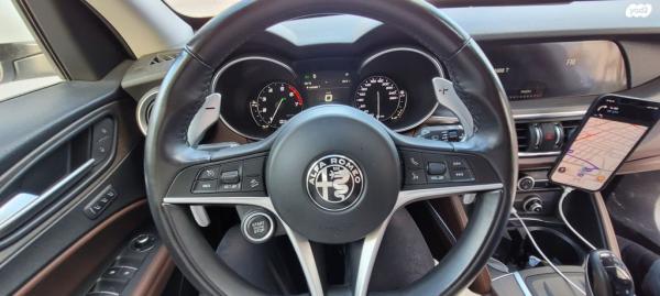 אלפא רומיאו סטלויו 4X4 First Edition SR אוט' 2.0 (280 כ''ס) בנזין 2018 למכירה בתל אביב יפו