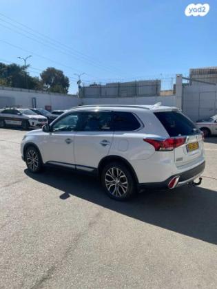 מיצובישי אאוטלנדר Premium אוט' 7 מק' 2.0 (150 כ''ס) בנזין 2016 למכירה בנתניה