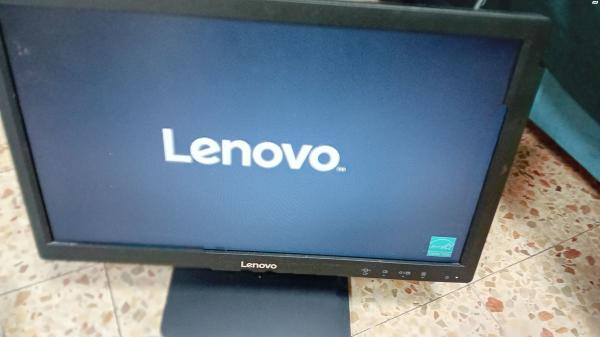 מסך מחשב של חברת lenovo