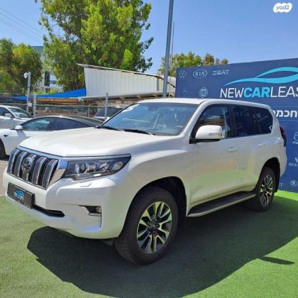 טויוטה לנד קרוזר ארוך Limited אוט' 7 מק' דיזל 5 דל' 2.8 (204 כ"ס) דיזל 2023 למכירה בכפר סבא
