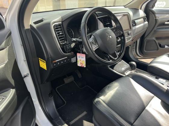 מיצובישי אאוטלנדר Premium אוט' 7 מק' 2.0 (150 כ''ס) בנזין 2020 למכירה במגדל העמק