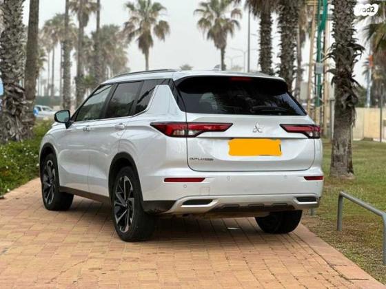 מיצובישי אאוטלנדר Premium אוט' 7 מק' 2.5 (181 כ"ס) בנזין 2021 למכירה בראשון לציון